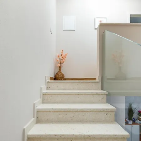 Stunning In With Kitchen * Pula