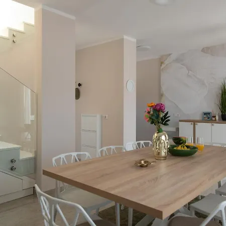 Stunning In With Kitchen Pula