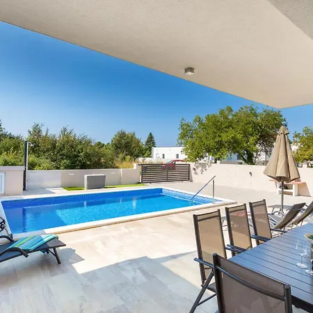 Stunning In With Kitchen Holiday home