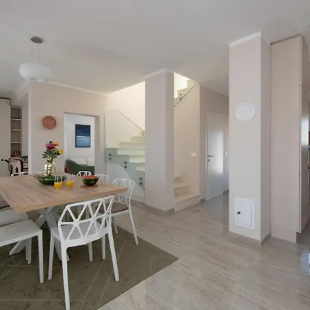 Stunning In With Kitchen Holiday home *