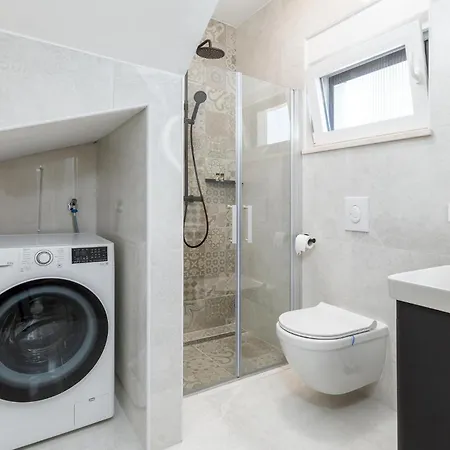 Stunning In With Kitchen Holiday home *
