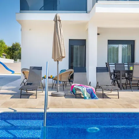 Holiday home Stunning In With Kitchen Pula